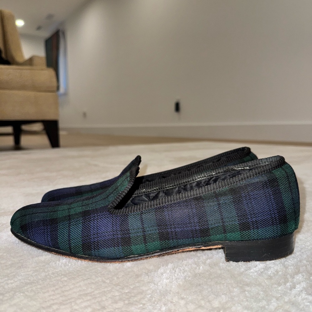Elegant Plaid Loafers in Black and Green - Picture 3 of 15